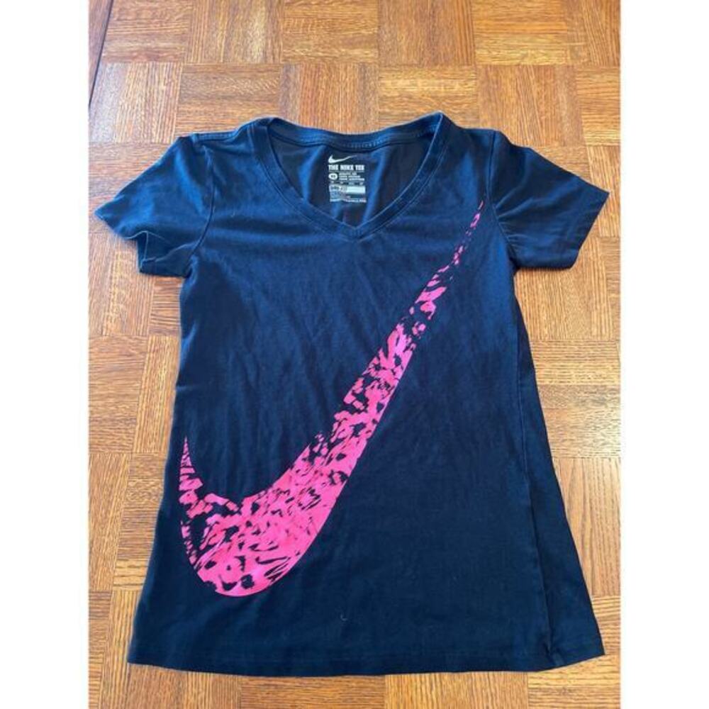 THE NIKE TEE PINK SWOOSH T SHIRT SIZE XS